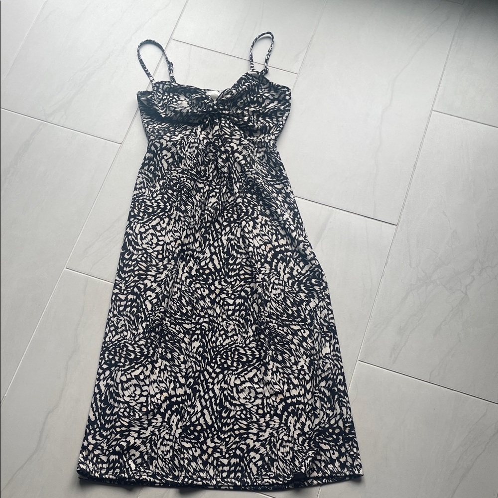 H& M Black and White Patterned Dress